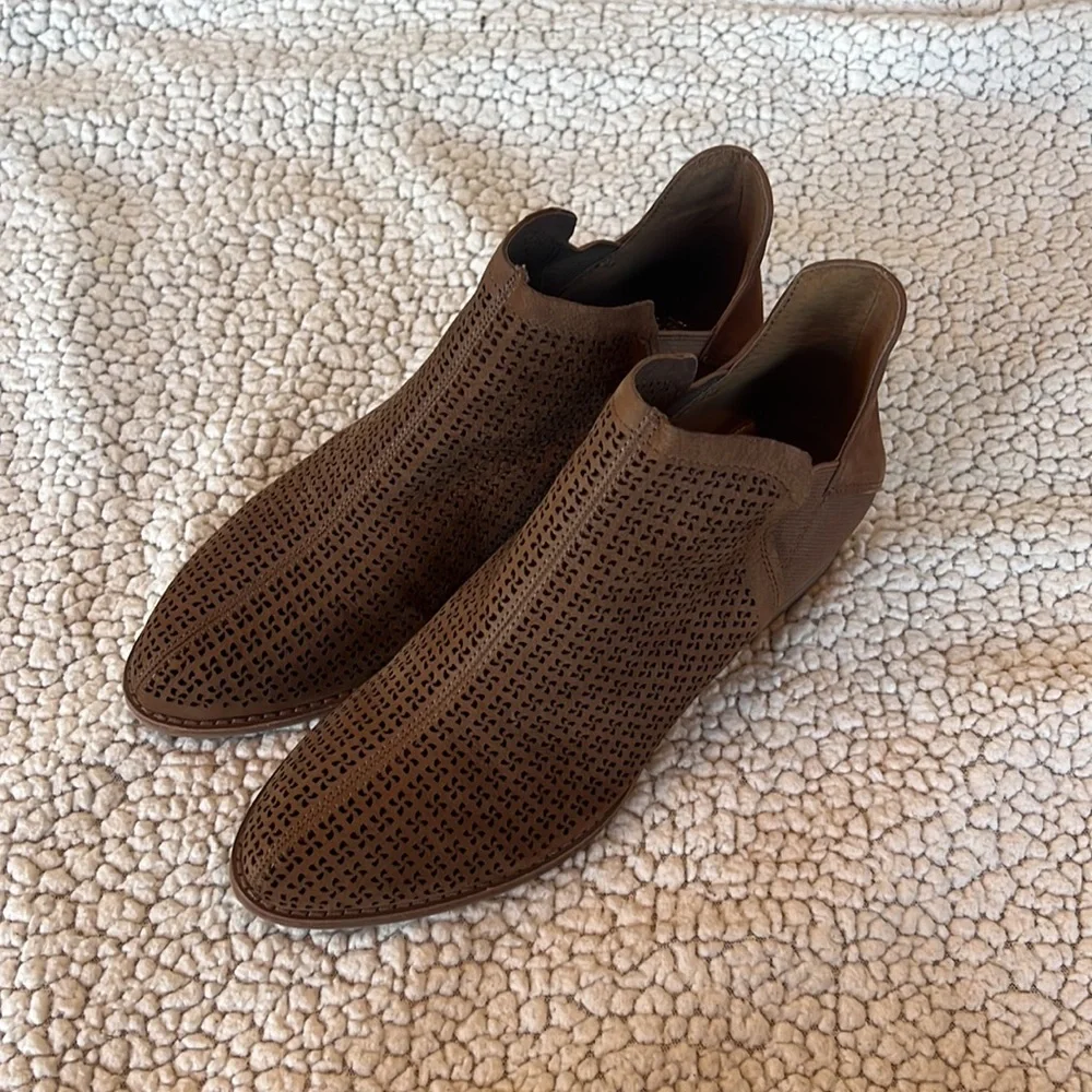 Vince Camuto ankle boot